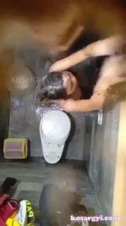 Ngintip Pengantin Baru Mandi Bareng.mp4