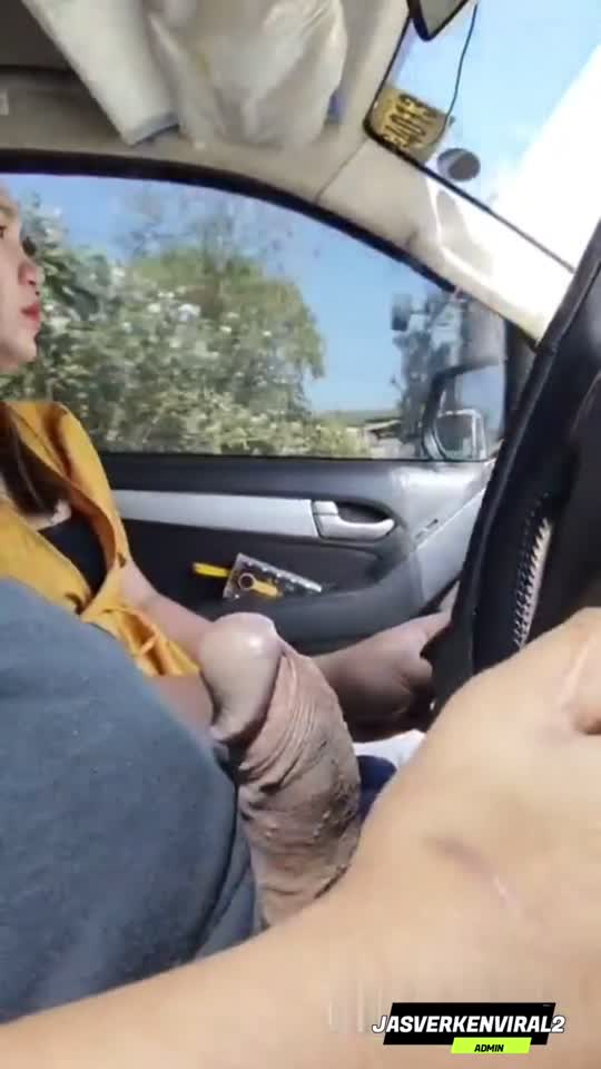 Telegram @jasverkenviralofc - Yang lagi rame di mobil 06 - Bokep Indo Viral.mp4