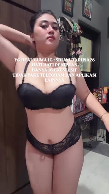 Sri Ayu Tarisa Exclusive June 26 - Join Tele @lupabelum (12).mp4
