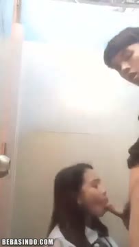 Pacar Montok Kamar Mandi Sekolah.mp4