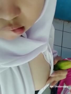Tocil Pulang Sekolah Langsung Colmek Pakai Timun - EPORNER.mp4
