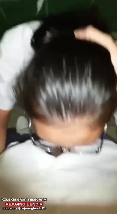 ✓ Di bj teman kelas di toilet sekolah