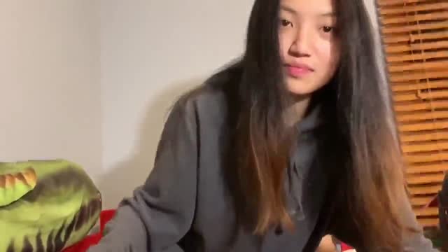 Little liliana sepong kontol gede sampe crot banyak.mp4