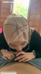 Sepongan Gadis Manis Hijab Imut Nyepong Pacar Viral.mp4